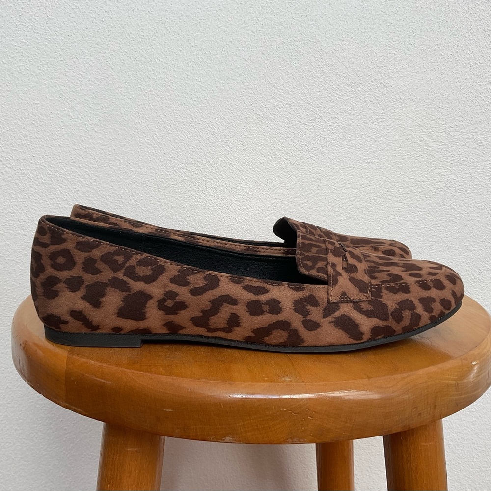 NWOT Amanda Blu Faux Suede Leopard Print Loafers Size 6 Career Office Trendy